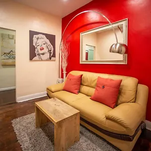 Homestay Private In A Shared 15 Minutes To Times Square!